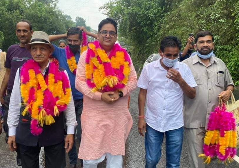 हिमाचल प्रदेश कुश्ती संघ के अध्यक्ष चंद्र मोहन शर्मा का फतेहपुर में हुआ भव्य स्वागत