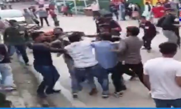 एचपीयू में एसएफआई और एबीवीपी कार्यकर्ता भिड़े, जमकर चले लात-घूसे