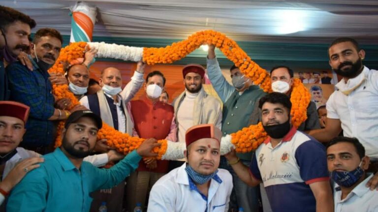 भारतीय हॉकी टीम के खिलाड़ी वरुण शर्मा का बनीखेत में भव्य स्वागत