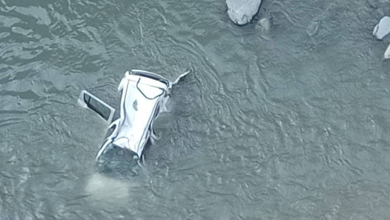 रावी नदी में समाई गाड़ी, पति की मौत, पत्नी लापता