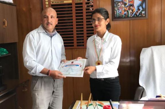 जिला परिषद अध्यक्षा नीलम ने कराटे में जीता गोल्ड मेडल