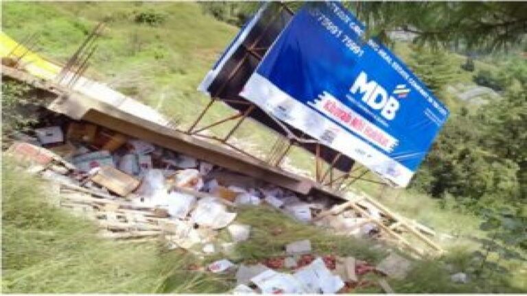 ठियोग में 4 मंजिला मकान गिरा, अंदर रखी थी सेब की 4 हजार से अधिक पेटियां