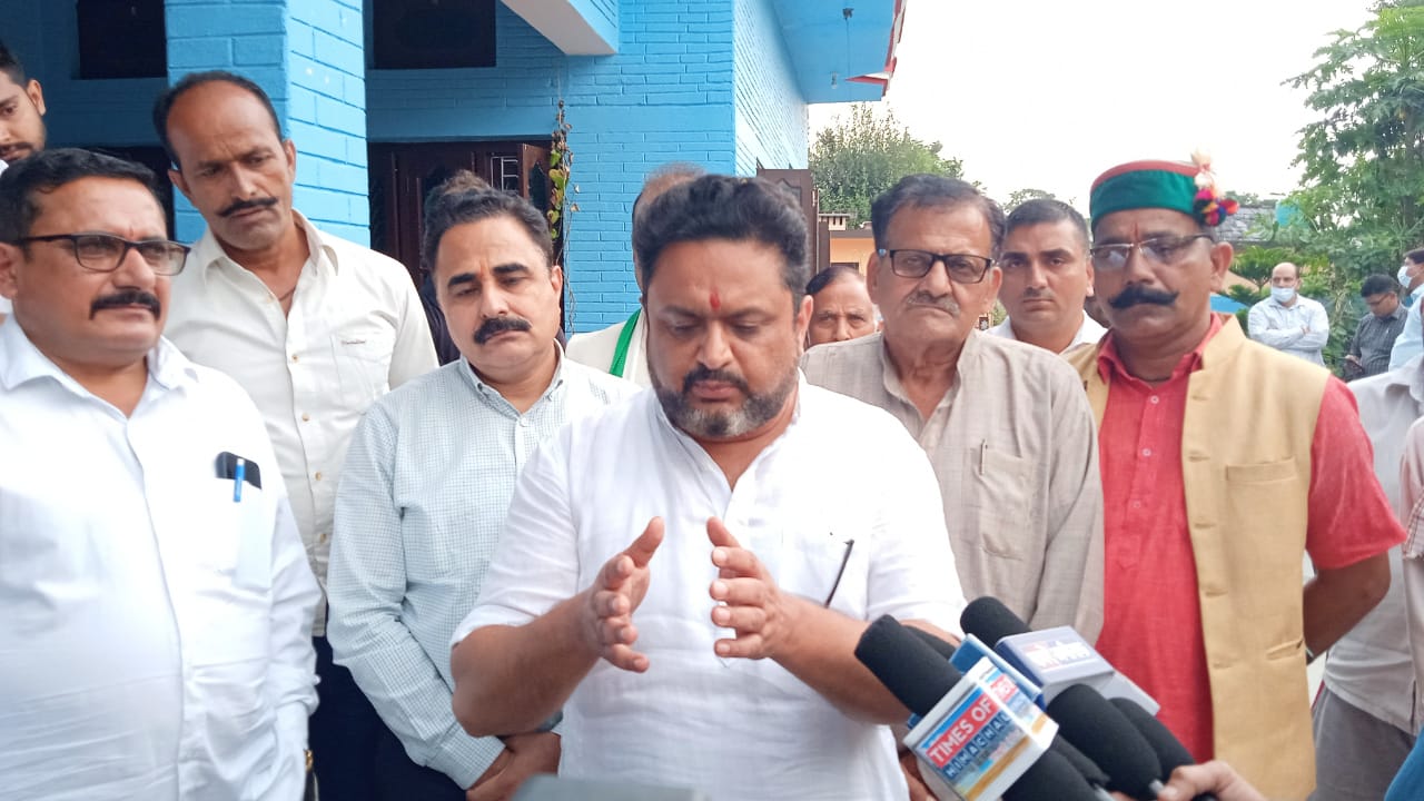 फतेहपुर को भाजपा सरकार ने दी मात्र कोरी घोषणाएं:- भवानी सिंह पठानियां