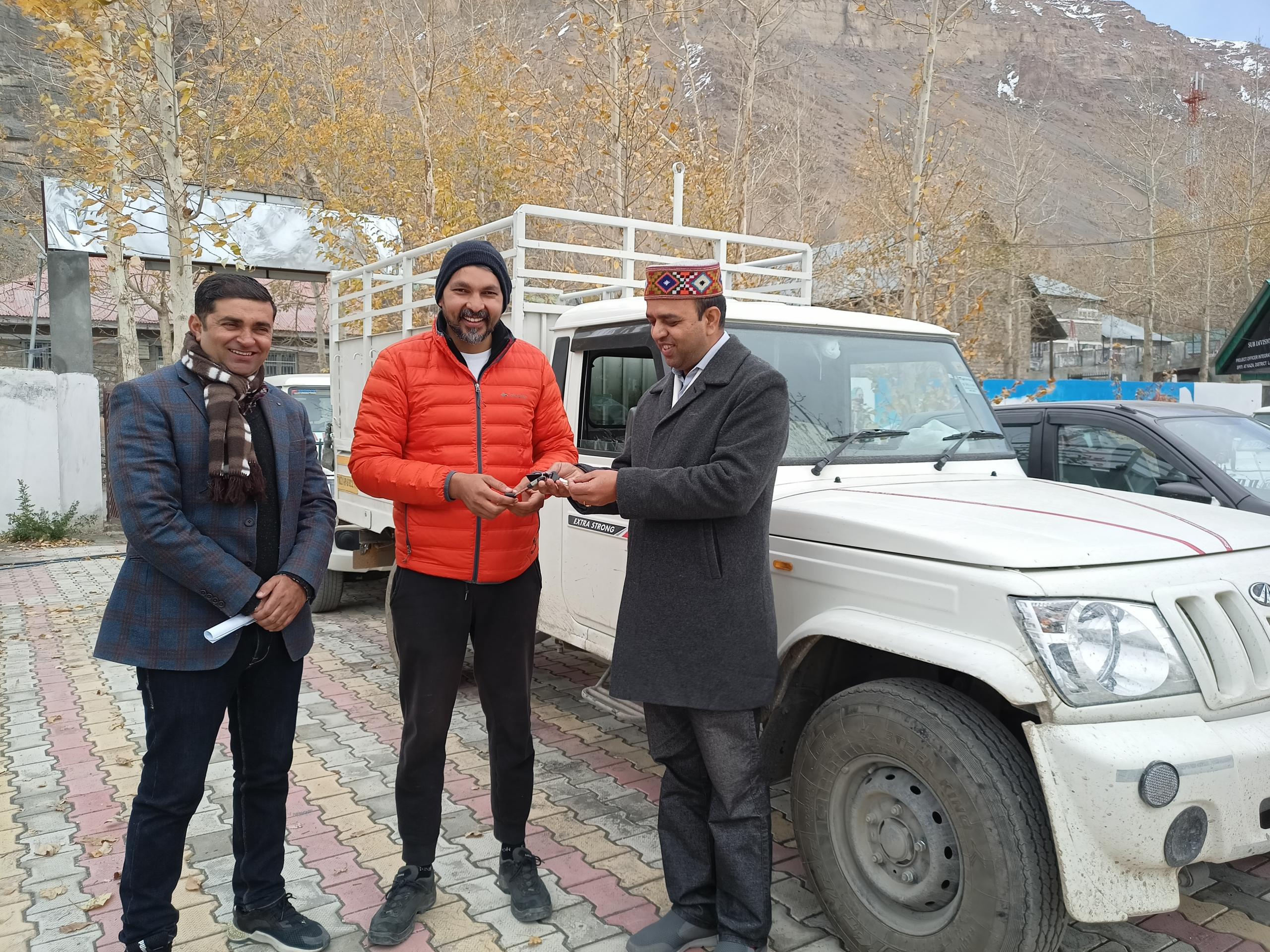 हीलिंग हिमालय ने साडा को दान की पिकअप गाड़ी,घर-घर से कूड़ा एकत्रित करने में मिलेगी सहायता