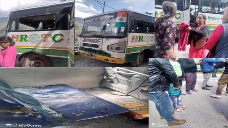 किन्‍नौर के निगुलसरी में फ‍िर पहाड़ी दरकने से HRTC बस पर गिरा मलबा, छह घायल