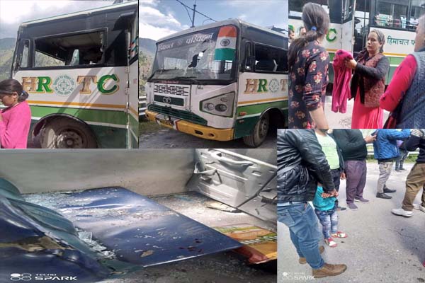 किन्‍नौर के निगुलसरी में फ‍िर पहाड़ी दरकने से HRTC बस पर गिरा मलबा, छह घायल