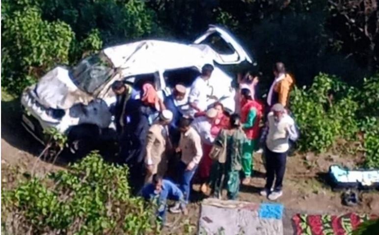 मंडी में सड़क हादसा, दो की मौत, तीन घायल