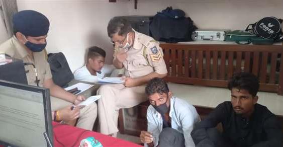 पंजाब के युवकों ने डयूटी पर तैनात पुलिस जवान पर चढ़ाई बाइक, पुलिस कर्मी हुआ घायल , सर्विस कैमरा भी टूटा