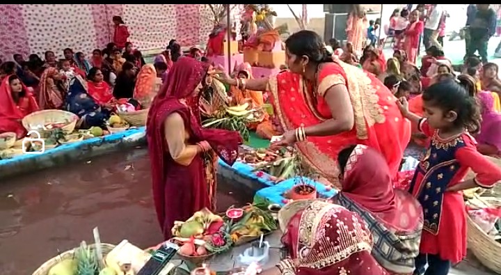 परवाणू-टकसाल कालोनी व सेक्टर -4 में धूम धाम से मनाया गया छट पूजा का त्यौहार