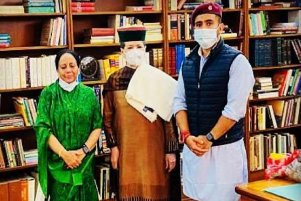 उपचुनाव में जीत के बाद प्रतिभा सिंह ने दिल्ली में राष्ट्रीय अध्यक्ष सोनिया गांधी से की मुलाकात