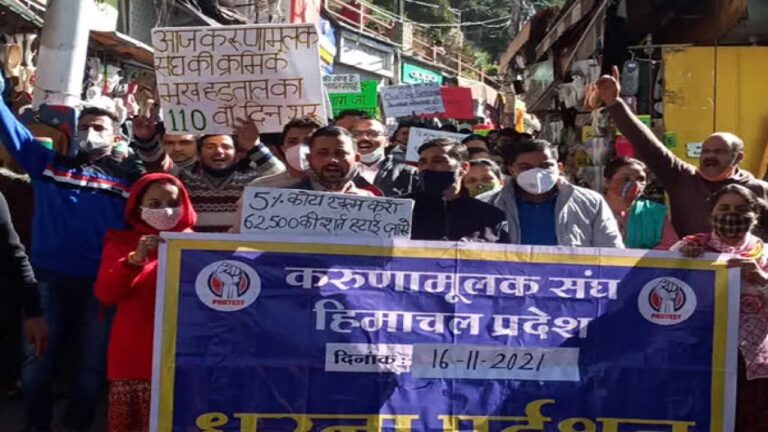 अपनी मांगों को लेकर क्रमिक अनशन पर बैठे करूणामूलक संघ ने सरकार के खिलाफ खोला मोर्चा, निकाली रोष रैली