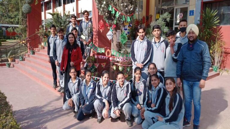 आईशर स्कूल ने धूम धाम से मनाया क्रिसमस