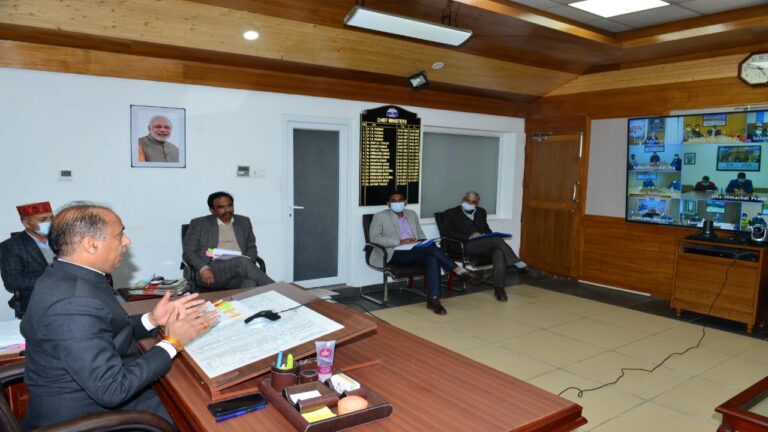 प्रदेश में ओमीक्राॅन से निपटने की तैयारियों को लेकर मुख्यमंत्री ने उपायुक्तों के साथ की बैठक