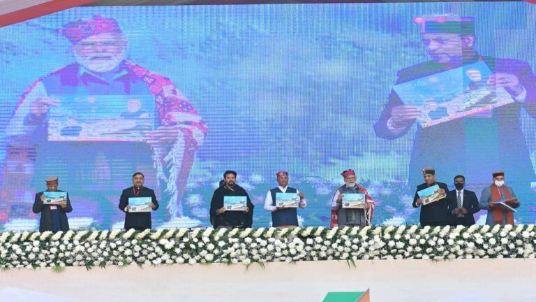 प्रधानमंत्री ने 11,581 करोड़ रुपये की विकास परियोजनाएं राज्य को की समर्पित