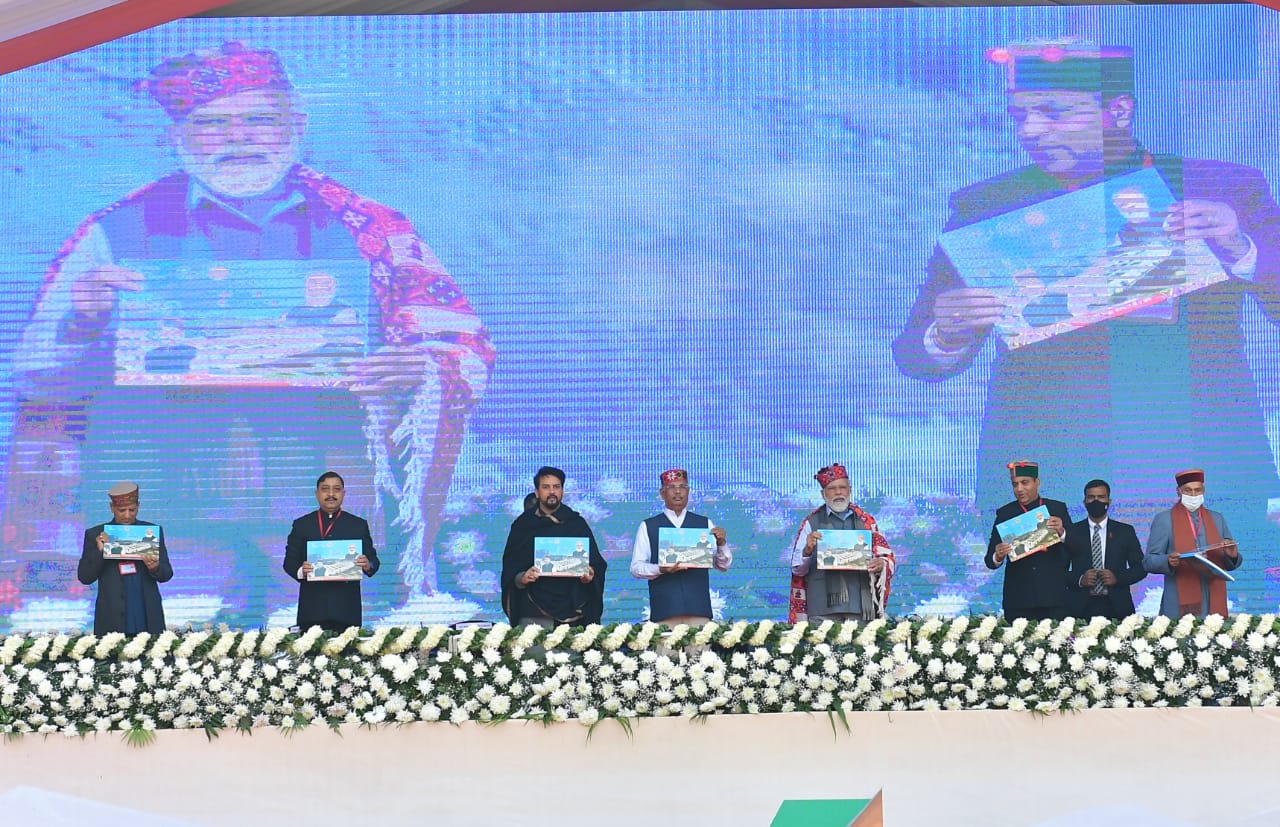 प्रधानमंत्री ने 11,581 करोड़ रुपये की विकास परियोजनाएं राज्य को की समर्पित