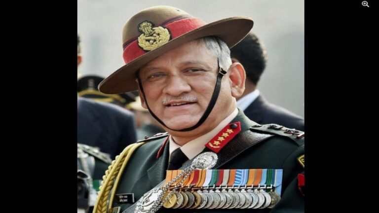 चॉपर क्रैश: CDS जनरल बिपिन रावत, पत्नी मधुलिका सहित 13 का निधन