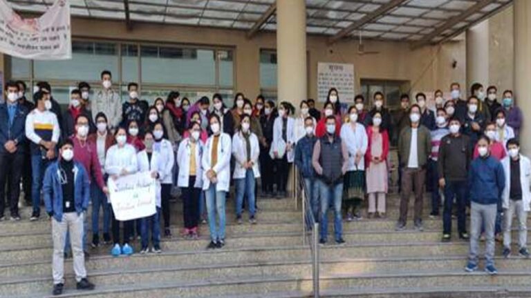 IGMC शिमला में रेजिडेंट डॉक्टर पूरा दिन हड़ताल पर, टांडा में भी बंद रहेंगी दो घंटे सेवाएं