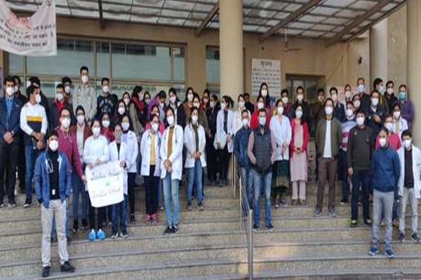IGMC शिमला में रेजिडेंट डॉक्टर पूरा दिन हड़ताल पर, टांडा में भी बंद रहेंगी दो घंटे सेवाएं