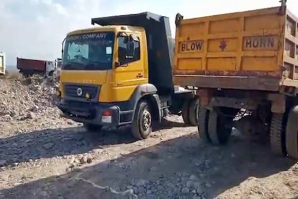 हमीरपुर में आधी रात को खनन माफिया पर पुलिस की दबिश से मचा हडकंप, 18 वाहन जब्त, 16 गिरफ्तार