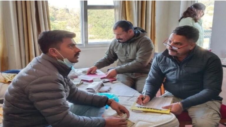 कांगड़ा: शिक्षण संस्थानों से अवैध वसूली, 11 लाख कैश सहित महिला व एक व्यक्ति गिरफ्तार