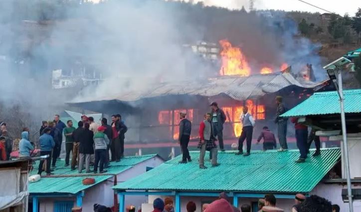 रोहड़़ू में भीषण अग्निकांड, मकान जलकर हुआ राख