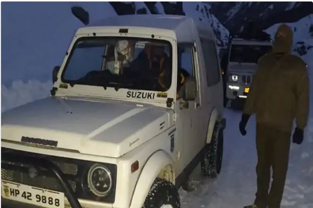 लाहौल स्पीति प्रशासन ने कुल्लू और लाहौल के बीच यात्रा करने वाले लोगों के लिए एडवाइजरी जारी की है।