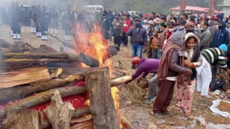 युद्धपोत आईएनएस रणवीर हादसे में शहीद हमीरपुर के जांबाज सुरेंद्र ढटवालिया राजकीय सम्मान के साथ हुआ अंतिम संस्कार