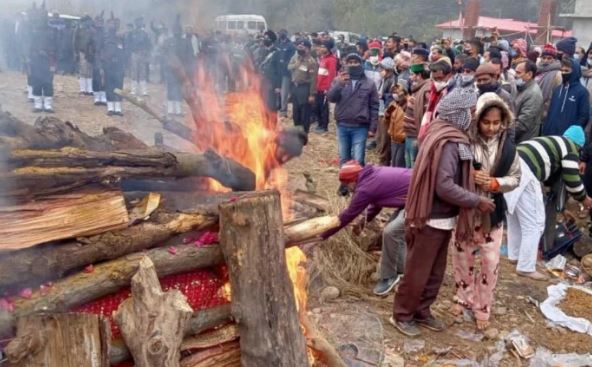 युद्धपोत आईएनएस रणवीर हादसे में शहीद हमीरपुर के जांबाज सुरेंद्र ढटवालिया राजकीय सम्मान के साथ हुआ अंतिम संस्कार