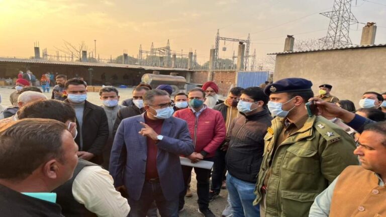 उद्योग मंत्री बिक्रम ठाकुर ने पटाखा उद्योग में विस्‍फोट स्‍थल का लिया जायजा