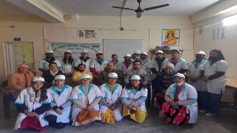 मनाली से दिल्ली जा रही सवारियों से भरी HRTC बस अंबाला में हाइवे पर पलटी