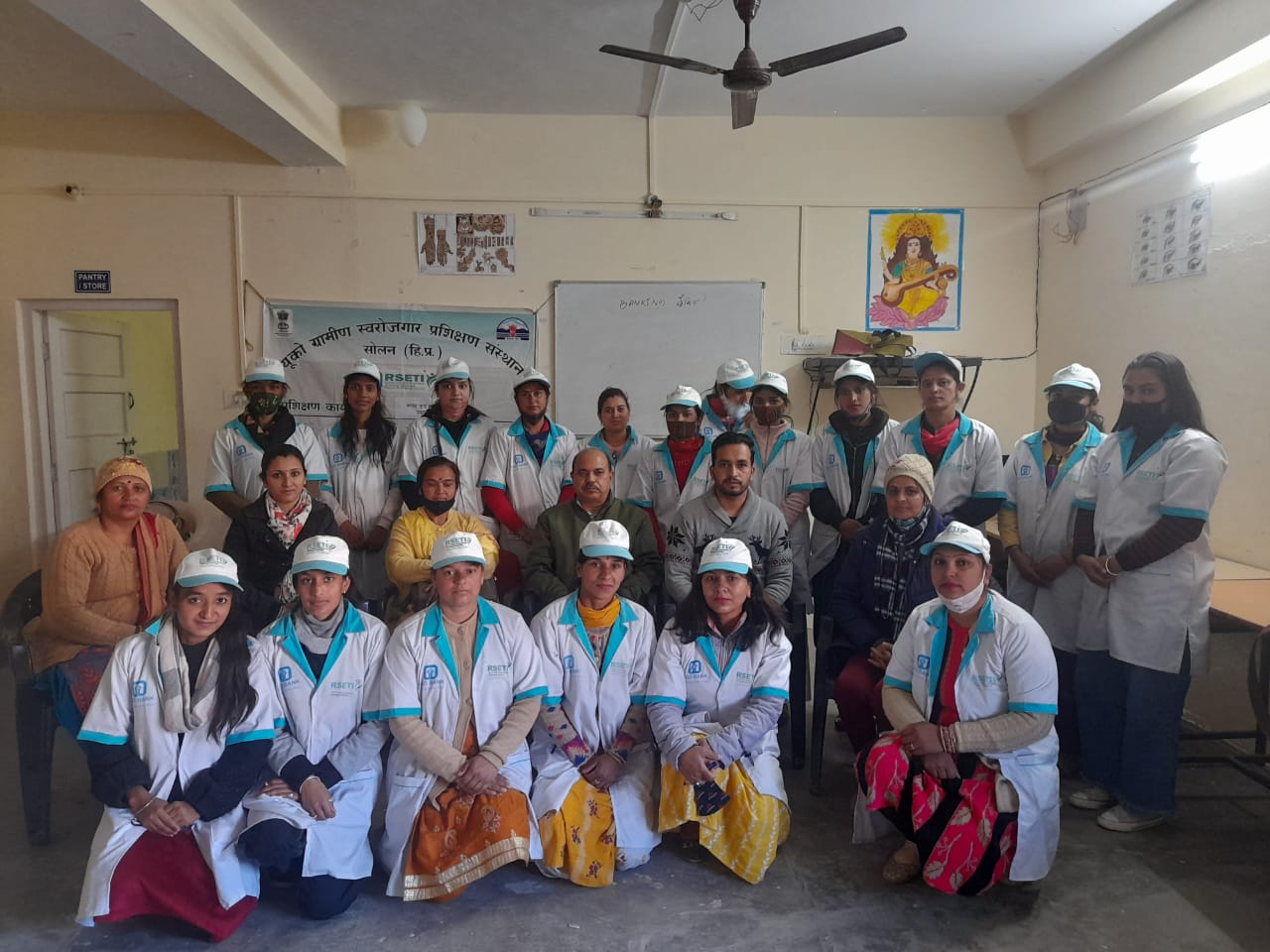 मनाली से दिल्ली जा रही सवारियों से भरी HRTC बस अंबाला में हाइवे पर पलटी