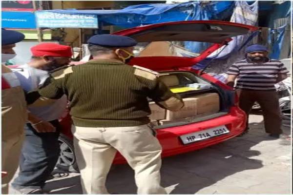 नाहन में पुलिस की कार्रवाई, कार से 15 पेटी अवैध शराब बरामद