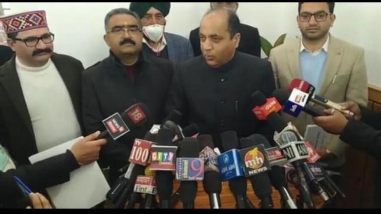 विपक्ष के वॉकआउट पर सीएम ने दी तीखी प्रतिक्रिया, आन्दोलन करने वाले कर्मचारियों को भी दी चेतावनी