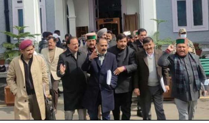 बजट सत्र: कांग्रेस विधायकों ने राज्यपाल के अभिभाषण के बीच किया वाकआउट