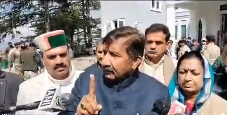 कर्मचारियों पर सरकार के नए आदेश से भड़के कांग्रेसी नेता, सदन से कांग्रेस का वॉकआउट