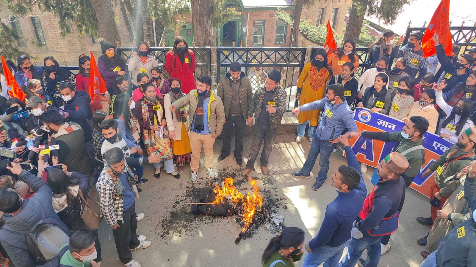 तमिलनाडु में लावण्या को न्याय की मांग को लेकर शिमला में ABVP का स्टालिन सरकार के खिलाफ धरना प्रदर्शन