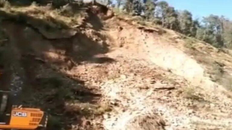 सोलन: एनएच-5 पर मनसार में लैंडस्लाइड, एक व्यक्ति गंभीर रूप से घायल