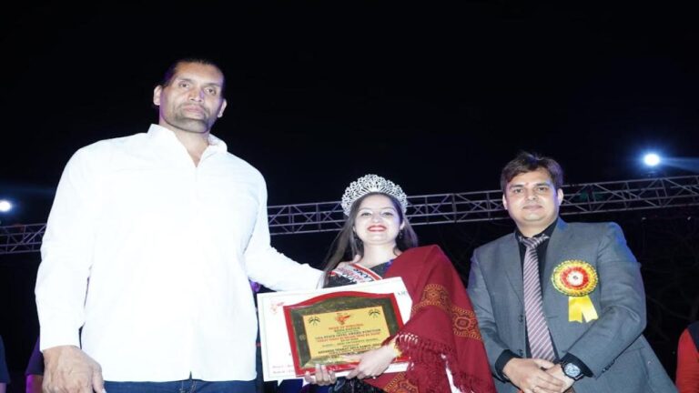 ग्रेट खली ने किया डलहौज़ी की निशा कटोच को प्राऊड ऑफ हिमाचल पुरस्कार से सम्मानित