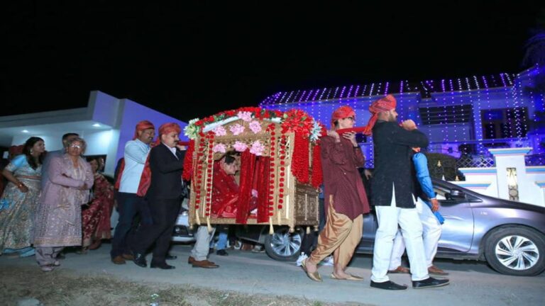 ऊना के रक्कड़ कॉलोनी स्थित डॉ भारद्वाज परिवार ने अपनी बेटी की शादी में दिखाई भारतीय संस्कृति की पुरानी झलक