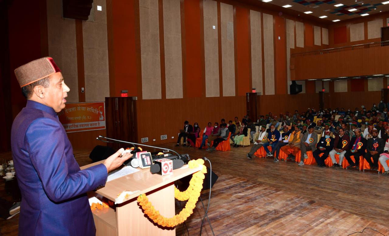 सरकारी व वनभूमि पर निर्मित मन्दिरों के नाम भूमि हस्तांतरित करने पर विचार करेगी प्रदेश सरकारः मुख्यमंत्री