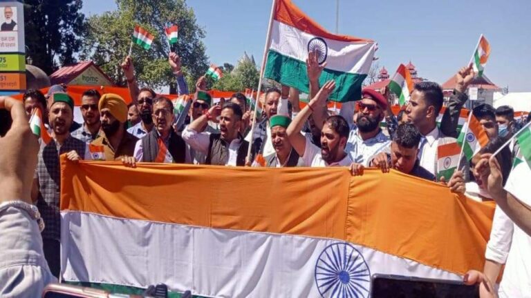 शिमला में युवा कांग्रेस की तिरंगा यात्रा में शामिल 9 नेताओं के खिलाफ़ एफआईआर