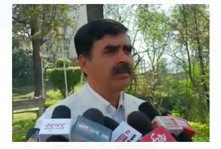 बंबर ने घेरे वन मंत्री पठानिया, कहा- एम्‍स में कटे पेड़ों की हजारों टन लकड़ी को बिना परमिट लगा दिया ठिकाने