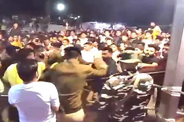 सुंदरनगर नलवाड़ मेले में चले लात-घुसे, पुलिस ने युवकों को पीटा
