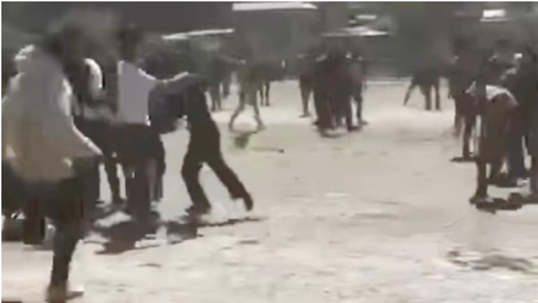 स्कूल की विदाई पार्टी में दराट व रॉड के साथ छात्रों का हंगामा