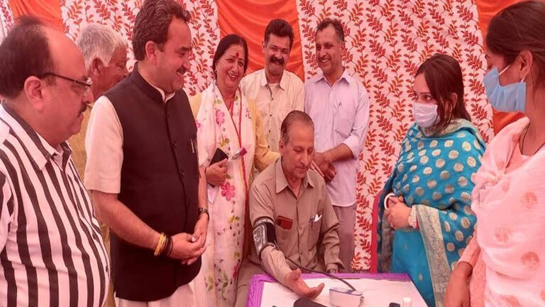 अर्की में आयोजित स्वास्थ्य मेले में की गई 647 व्यक्तियों की स्वास्थ्य जांच