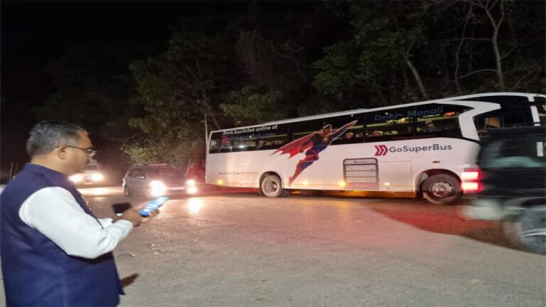 चुनावी वर्ष में एक्शन में आए परिवहन मंत्री, अवैध तरीके से चल रही वाहनों और बसों पर छापेमारी