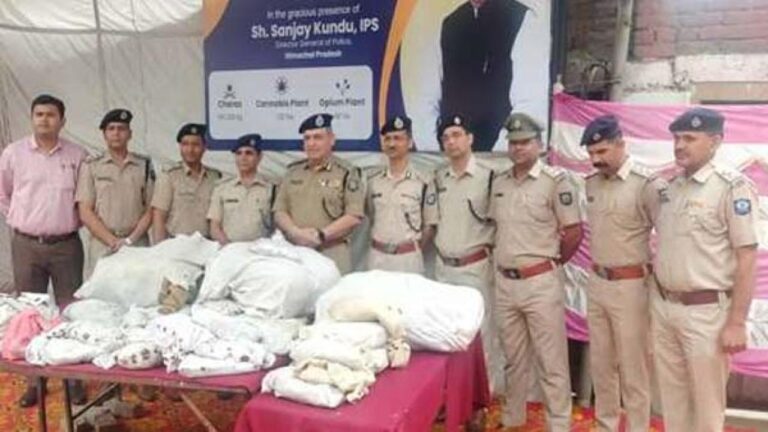 कुल्लू पुलिस ने डीजीपी संजय कुंडू की मौजूदगी में 160 किलो चरस की नष्ट