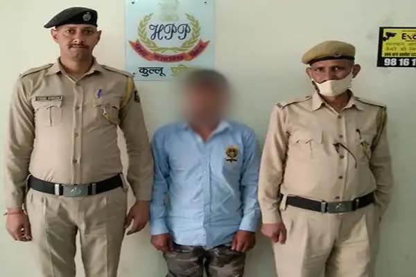 कुल्लू: नाके पर युवक को 1.182 किलोग्राम चरस के साथ पुलिस ने दबोचा