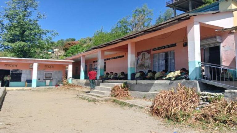 चुराह: लेसुई स्कूल में तीन दिन से पेयजल आपूर्ति ठप