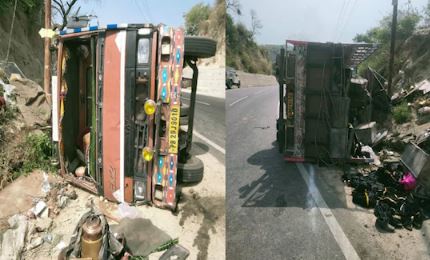 ऊना में हादसा: अनियंत्रित होकर पलटा ट्रक, 12 मजदूर जख्मी, 2 की हालत गंभीर